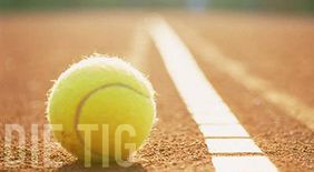 Tennis Aschenplatz mit Tennisball
